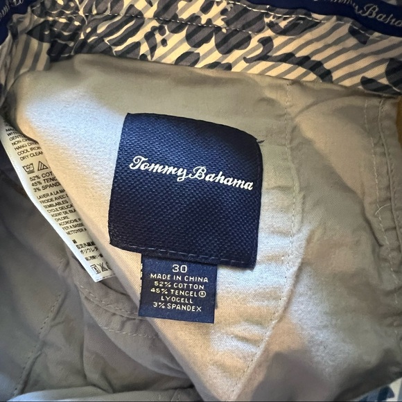 Tommy Bahama Shorts khaki - Picture 2 of 2